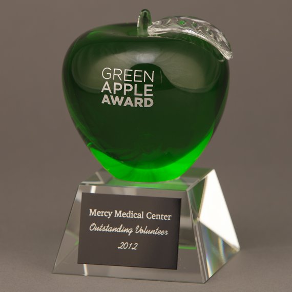 Green Crystal Apple Trophy an Excellent Teacher Appreciation Idea